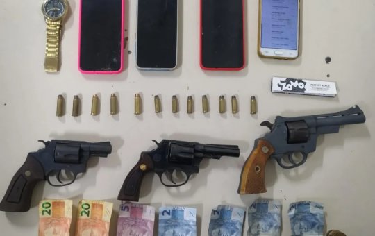 Rondesp Nordeste prende cinco suspeitos e apreende armas