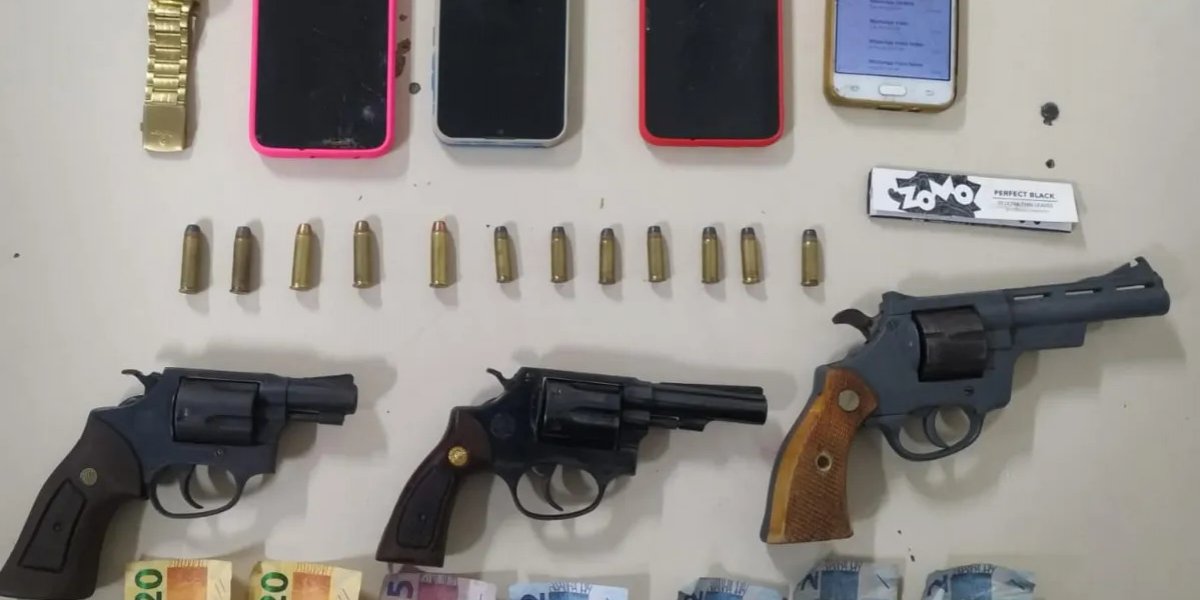 Rondesp Nordeste prende cinco suspeitos e apreende armas