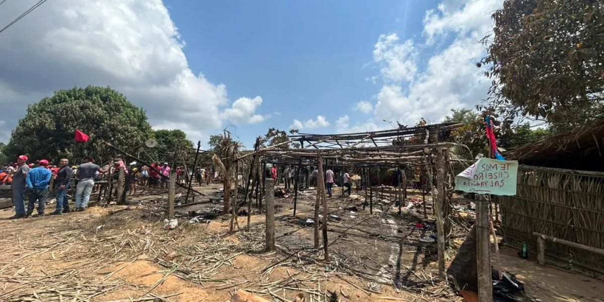 9 pessoas morrem em incêndio em acampamento do MST