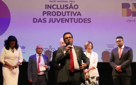 Ministro do Trabalho cobra empresas para melhorarem média salarial
