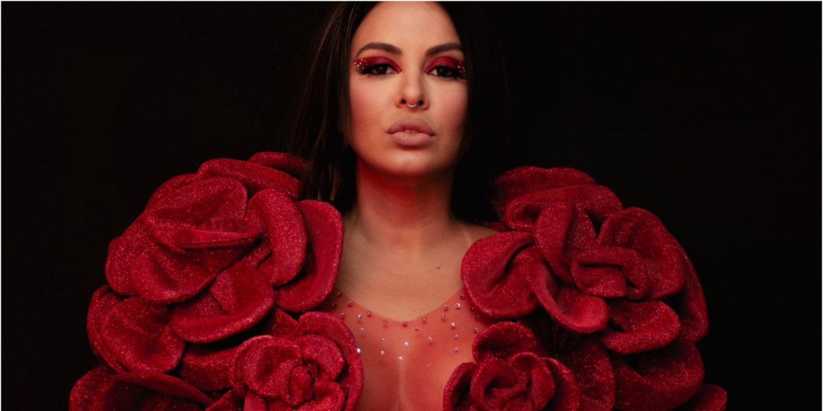 Alinne Rosa aposta em look ousado e comanda multidão no Carnatal 2023