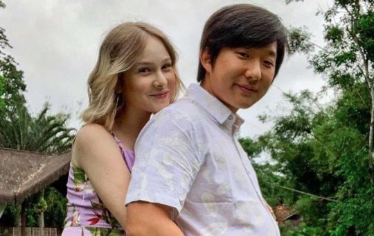 Ex-BBB Pyong Lee nega acusações de violência doméstica contra ex; ela rebate
