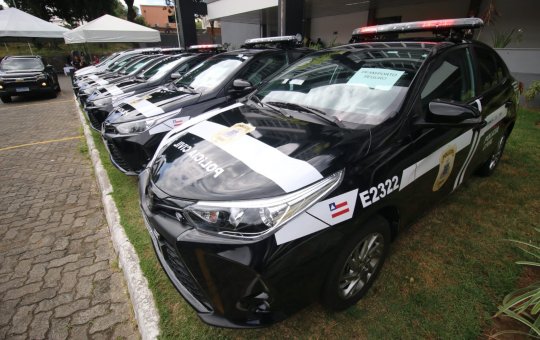 Governo entrega viaturas semi-blindadas e escudos balísticos para Polícia Civil