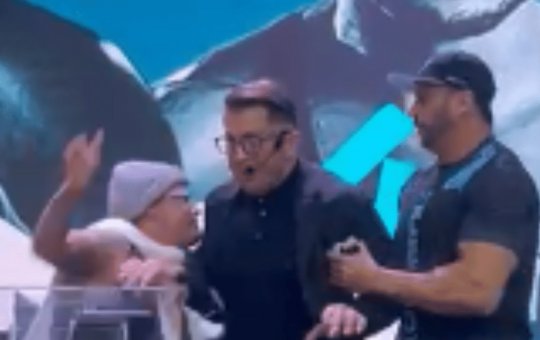 Popó acerta soco em Bambam em preparação para luta