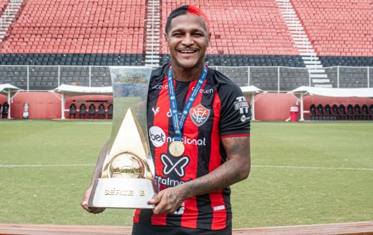 Rodrigo Andrade renova com o Vitória até o fim de 2024