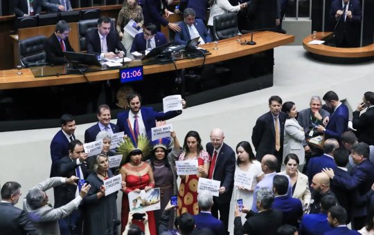 Congresso derruba veto de Lula e mantém marco temporal indígena