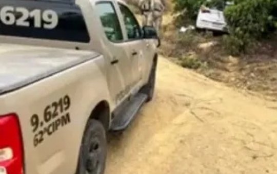 Um homem morre e dois suspeitos de sequestrar uma família são presos