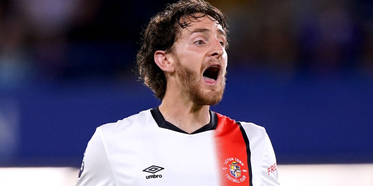 Após jogador sofrer parada cardíaca, partida da Premier League é suspensa