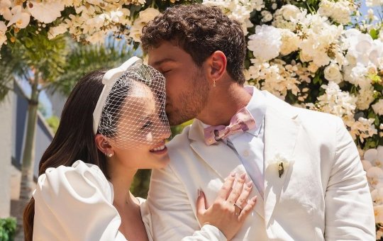 Larissa Manoela e André Luiz Frambach se casam em cerimônia misteriosa