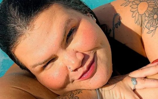 Após negar vídeo íntimo vazado, Thais Carla divulga perfil de conteúdo adulto