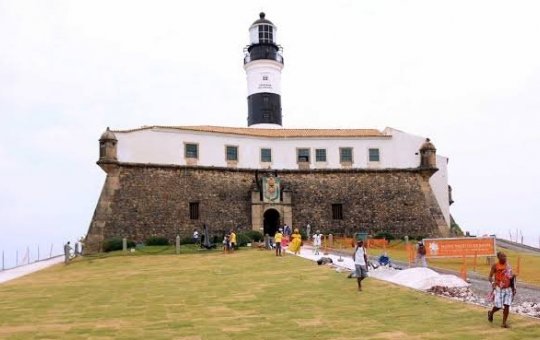 Corpo é encontrado perto do Farol da Barra, em Salvador