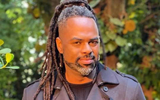 Manoel Soares tem casa invadida e entra em luta corporal com bandido