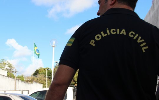 Estudante de medicina é presa suspeita de tráfico de drogas em Feira de Santana