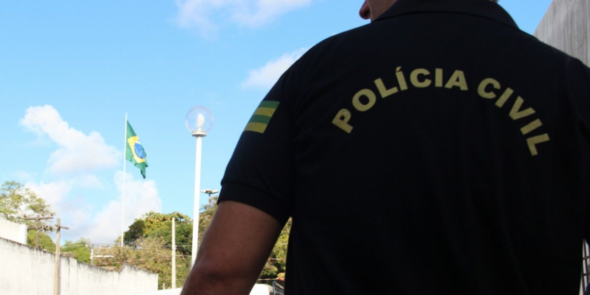 Estudante de medicina é presa suspeita de tráfico de drogas em Feira de Santana