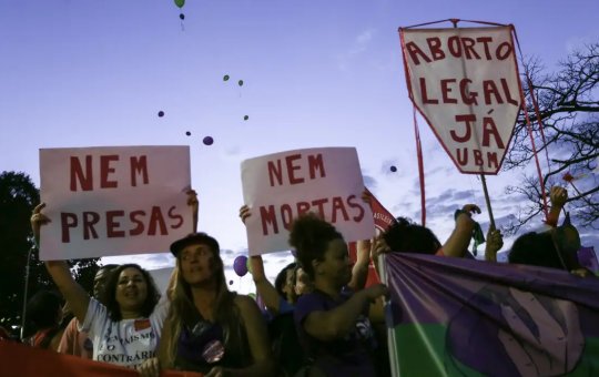 Lei obriga mulher a ver imagem de feto antes de aborto legal em Maceió