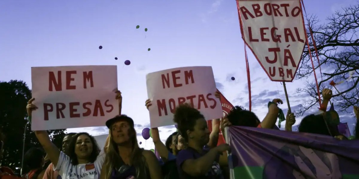Lei obriga mulher a ver imagem de feto antes de aborto legal em Maceió