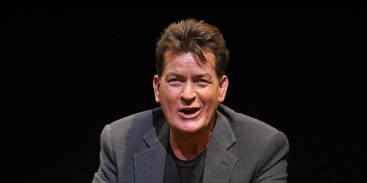 Charlie Sheen, astro de "Two and a Half Men", é atacado por vizinha nos EUA