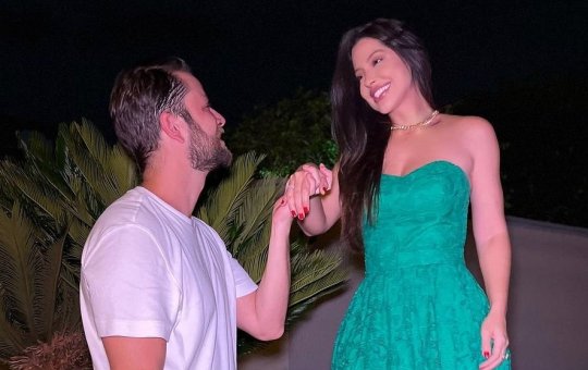 Ex-BBB Gustavo Marsengo pede Laís Caldas em casamento durante Natal
