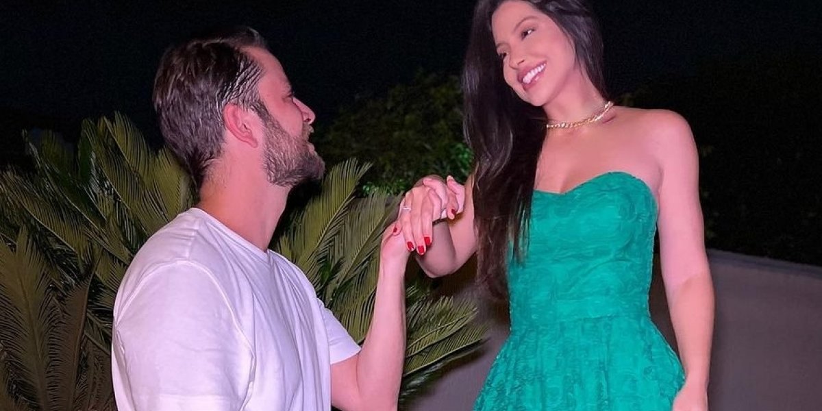 Ex-BBB Gustavo Marsengo pede Laís Caldas em casamento durante Natal