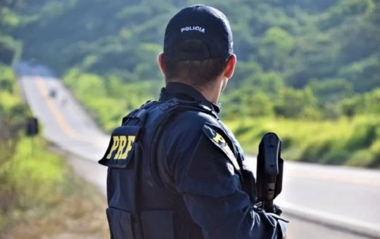 Polícia Rodoviária Federal prende motorista que dirigia embriagado na BR-030