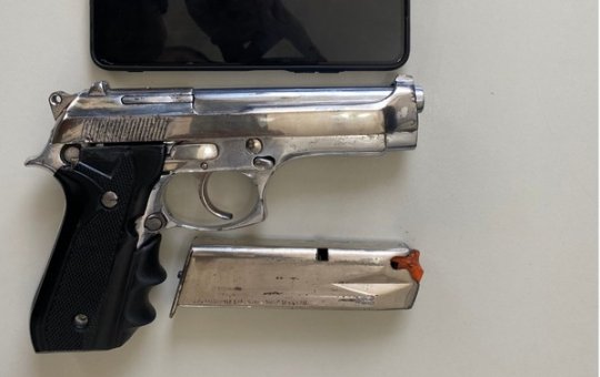 Suspeito com arma é preso em bairro onde cinco foram baleados em festa paredão