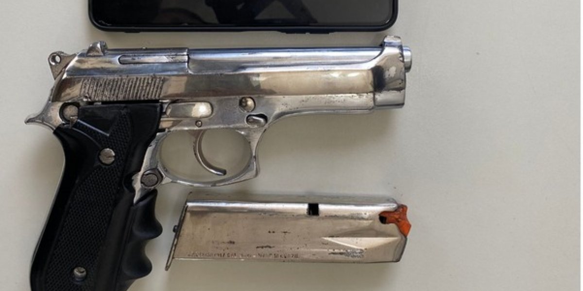 Suspeito com arma é preso em bairro onde cinco foram baleados em festa paredão