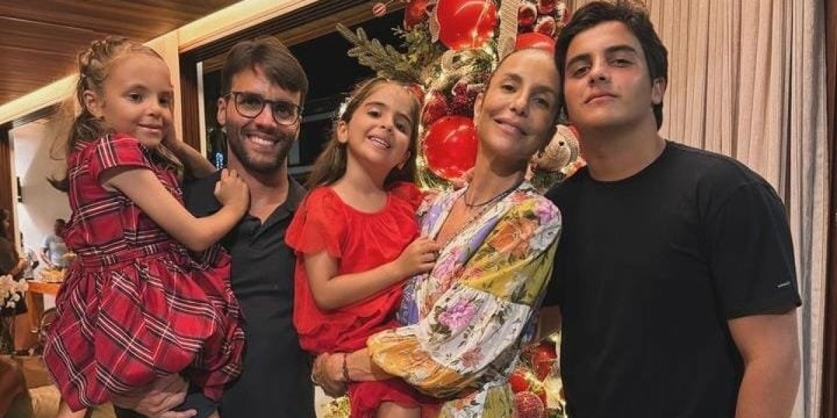 Ivete Sangalo publica registros natalinos com a família