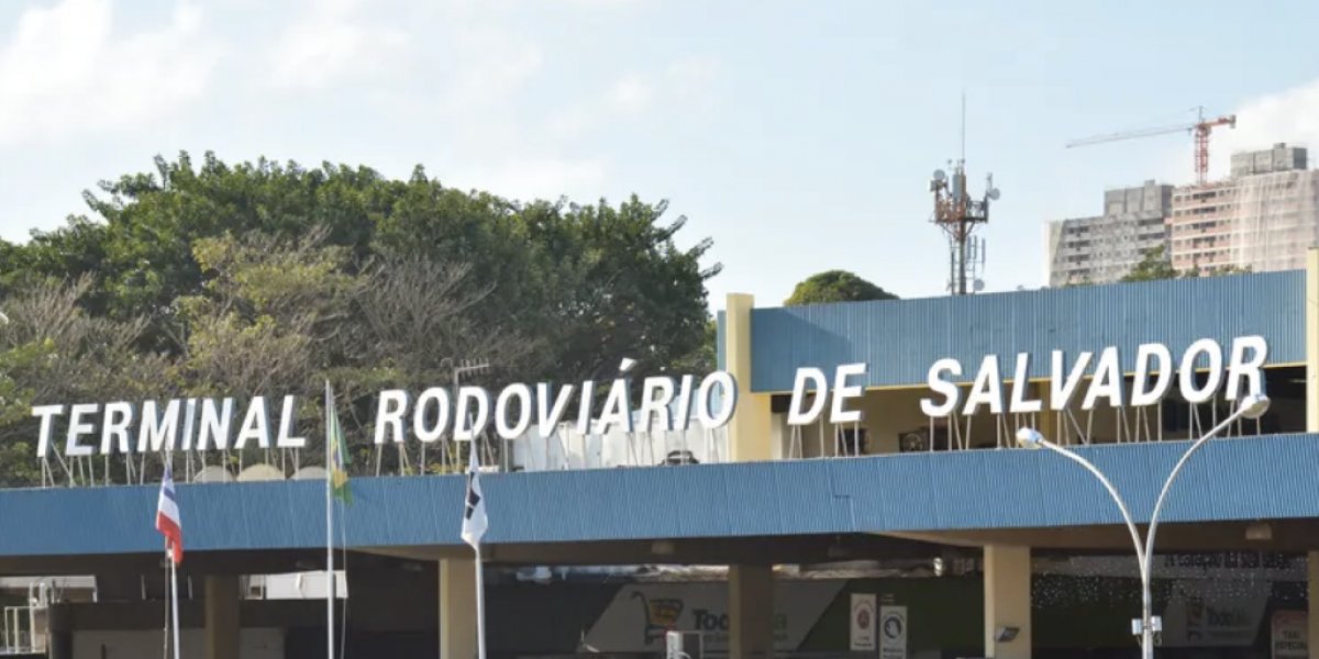 Terminal Rodoviário de Salvador tem movimento intenso nesta terça-feira