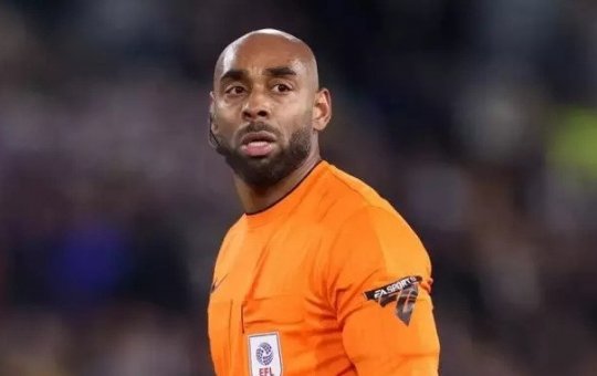 Premier League: Após 15 anos um árbitro negro apita um jogo da liga