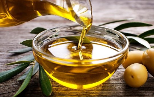 Azeite de oliva extra virgem sobre preço em até 80% no Brasil neste ano