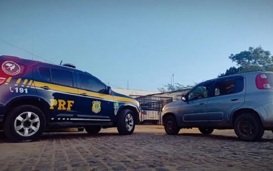 PRF recupera 3 veículos roubados e prendem 2 homens na BR-116