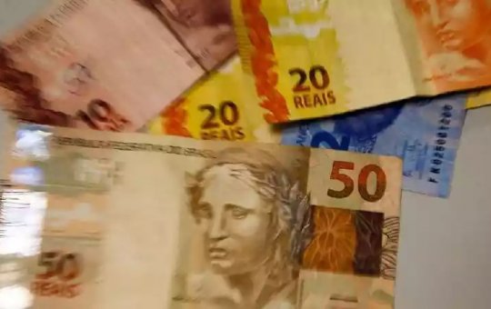 Lula assina decreto que reajusta salário mínimo para R$ 1.412