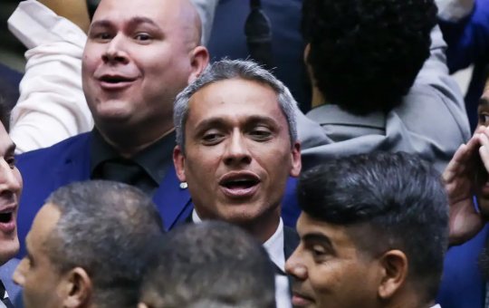 Deputado é condenado a pagar R$ 80 mil por assédio eleitoral