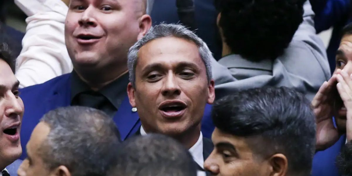Deputado é condenado a pagar R$ 80 mil por assédio eleitoral