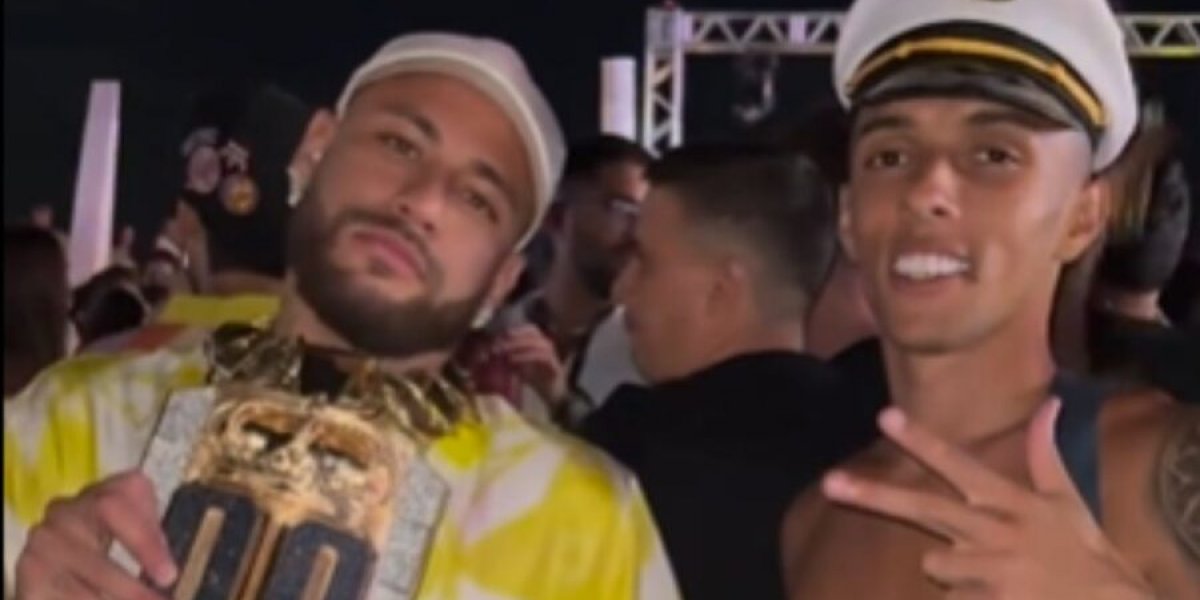 Neymar ganha colar de R$ 2 milhões de influencer digital investigado pela PF