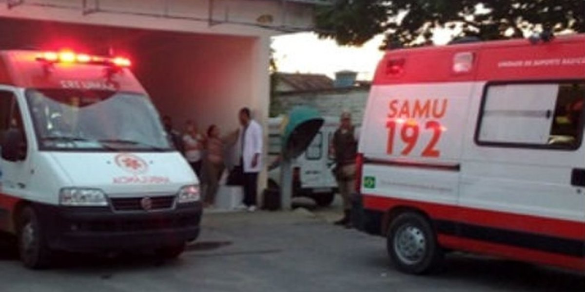 Entregador de aplicativo morre atropelado por carreta em Teixeira de Freitas