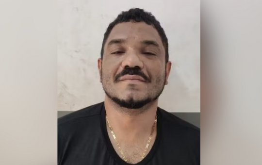 Homem é preso após tentar sacar dinheiro com documento falso