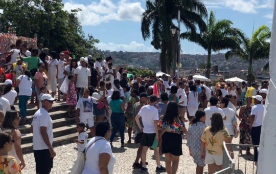 Momento de agradecer! Fiéis sobem a Colina Sagrada na última sexta-feira de 2023