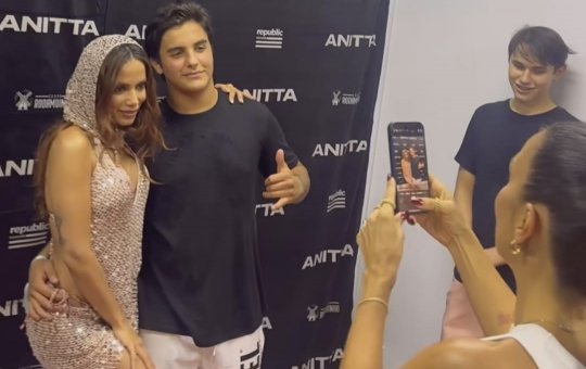 Ivete tira foto do filho, Marcello Cady, com Anitta