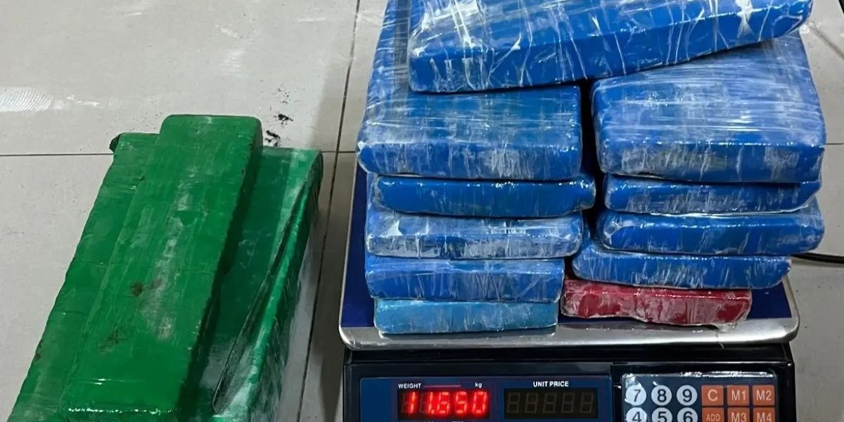 Passageira é presa com 15kg de drogas em Eunápolis