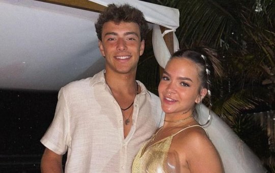 Mel Maia assume relacionamento com surfista português durante Réveillon