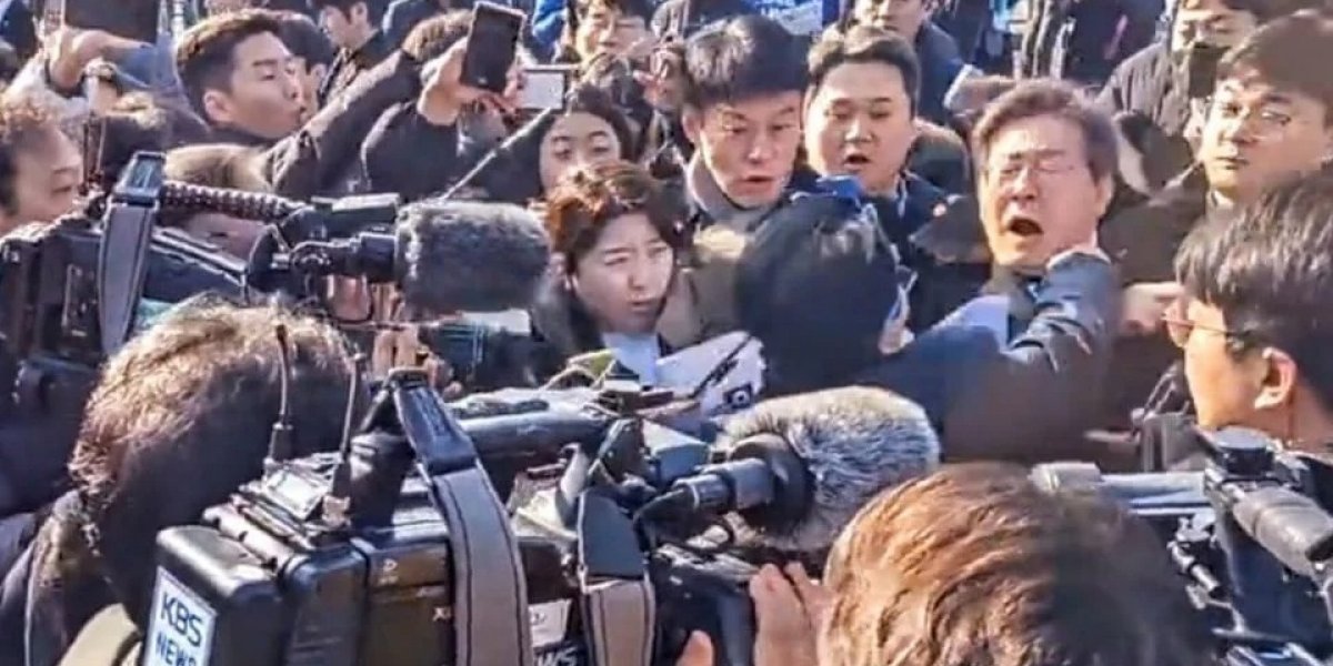 Líder da oposição da Coreia do Sul,  Lee Jae-Myung, leva facada no pescoço