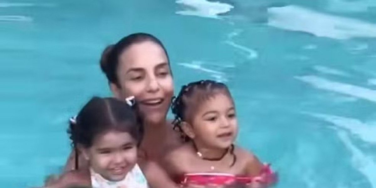 Ivete Sangalo curte piscina com filhas de Léo Santana e Simone Mendes