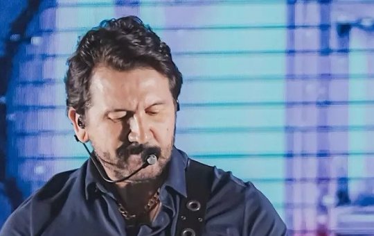 Cantor sertanejo é expulso de hotel após criticar estrutura do quarto