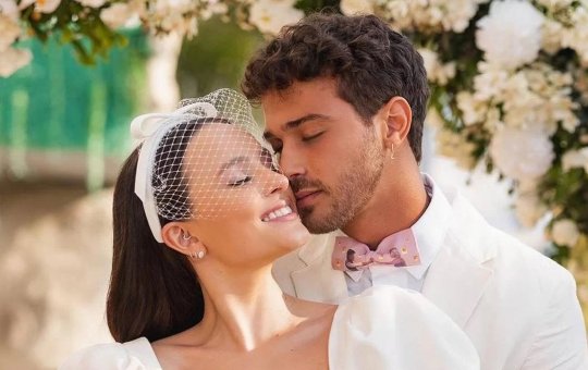 Larissa Manoela esclarece rumores de gravidez após foto