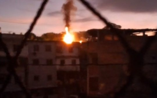 Moradores de São Marcos ficam sem energia após fiação de poste pegar fogo