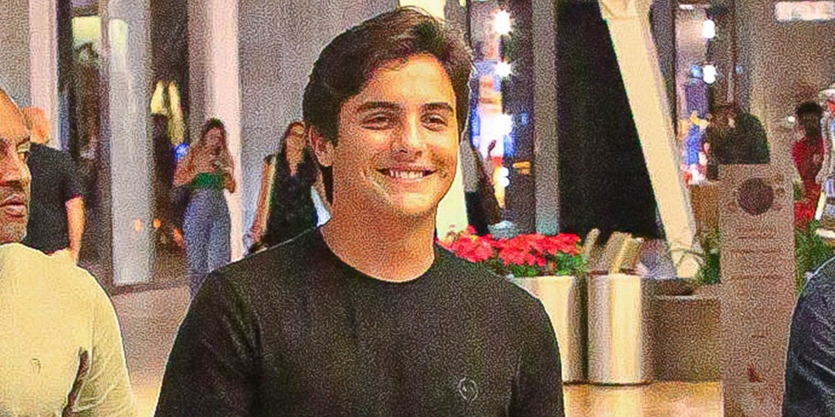 Filho de Ivete Sangalo posta foto com amigos em comunidade em Salvador