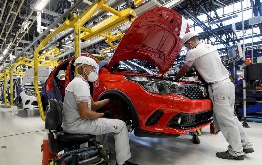 Venda de veículos cresce 12% em 2023, diz balanço da Fenabrave