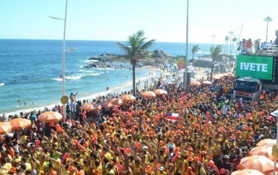 Carnaval de Salvador terá carros-pipa para conter calor dos foliões