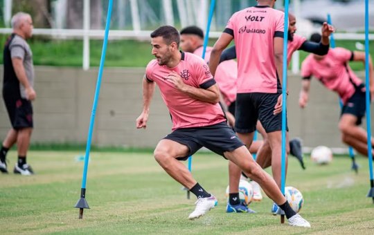 Já no Barradão, Raul Cáceres inicia a pré-temporada com o Vitória